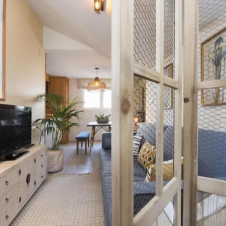 Cathedral Cozy Penthouse Apartment *